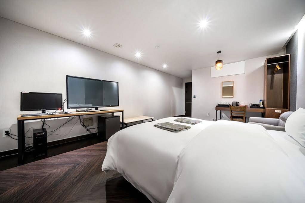 The Hotel Bon Сувон Экстерьер фото